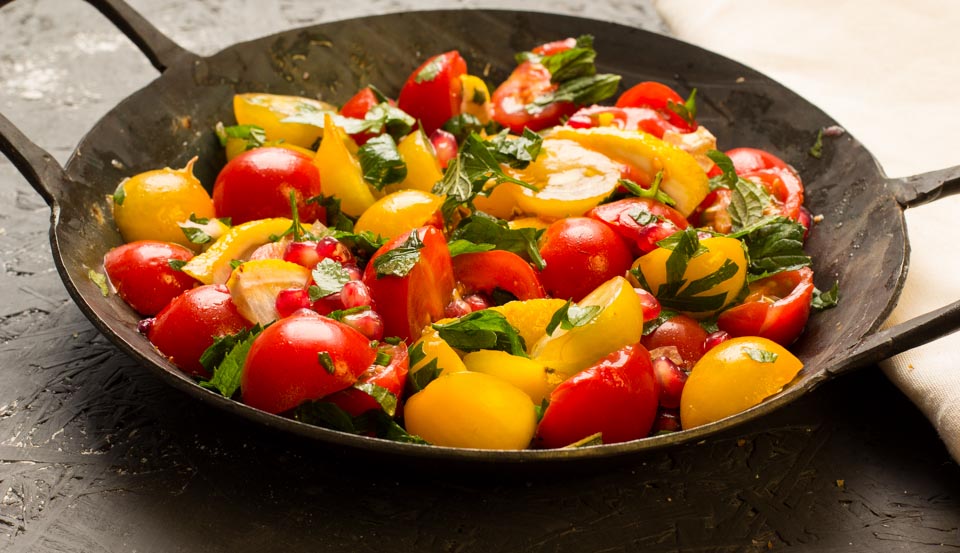 Ottolenghi Tomatensalat mit gerösteten Zitronen - Reiseblog Foodblog ...