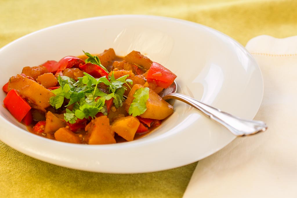 Veganes Gulasch mit Pastinaken - Reiseblog Foodblog Lunch For One