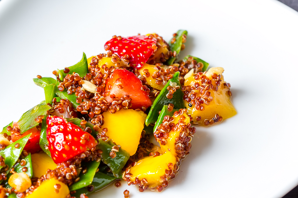 Qunioa Mango Salat via lunchforone