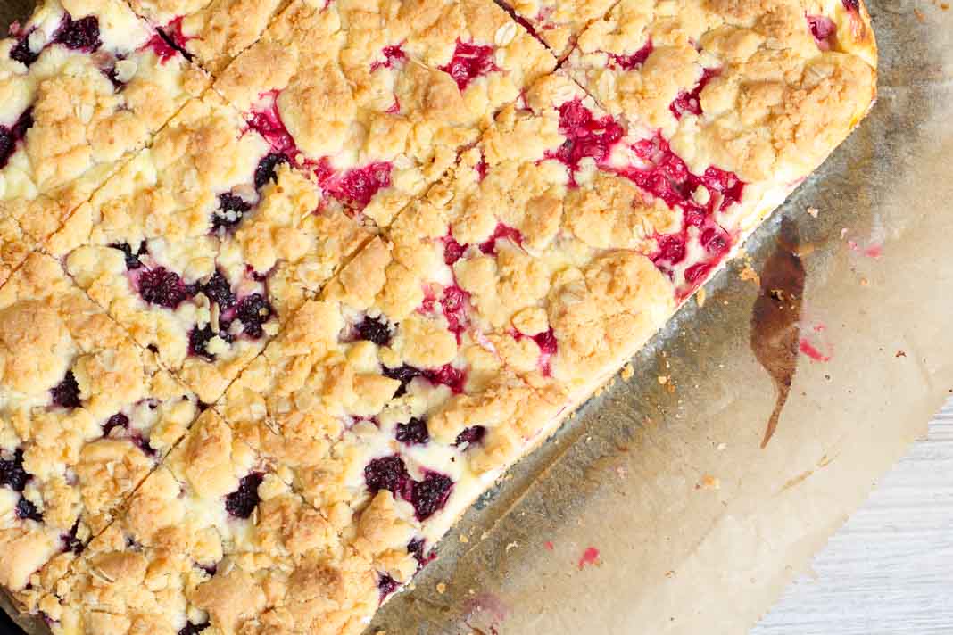 Beeren Quark Blechkuchen via lunchforone