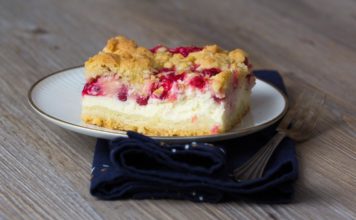 Beeren Quark Blechkuchen via lunchforone